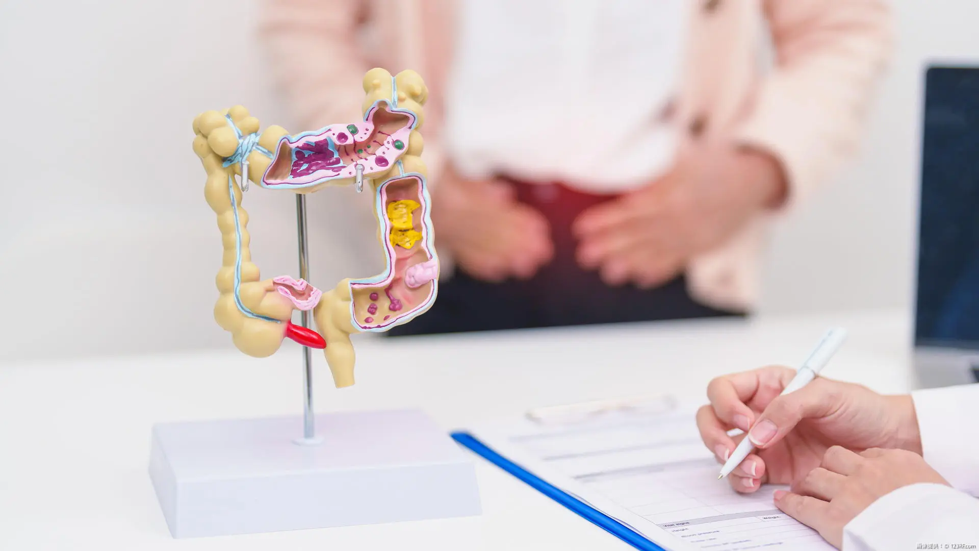 虚血性腸炎とは?突然の腹痛・血便が出る原因と検査・治療法を解説