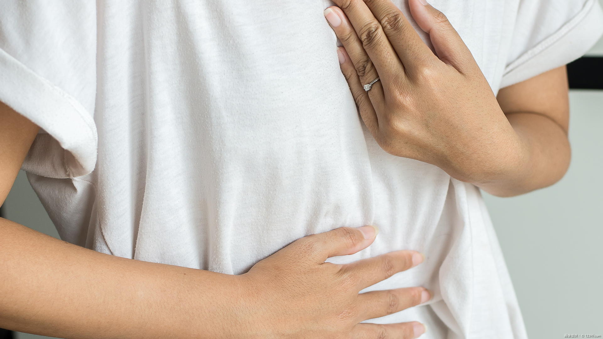 逆流性食道炎とは？症状・治療法・受診目安を解説